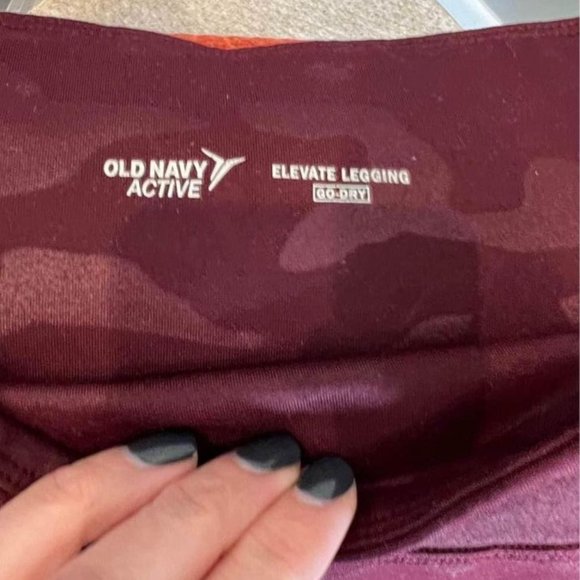 Old Navy Active Legging Burgundy Camo Size M - Picture 2 of 3